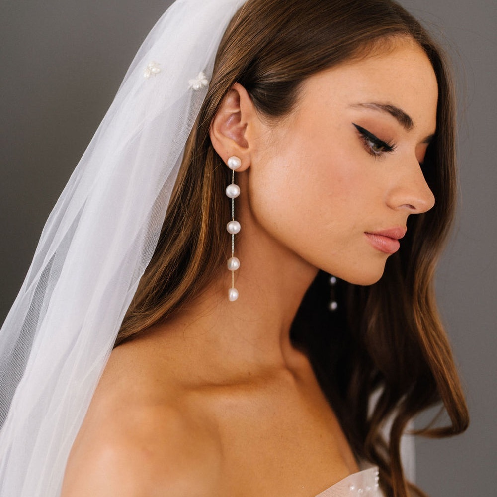NWT Untamed Petals Harper Drop Dangly Earrings 🌟
